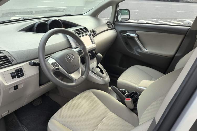 Used Toyota Verso 2014 Starlight 180E CVT Elite Edition
