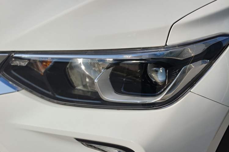 Used Chevrolet Trax 2021 325T Automatic Fun Edition China VI Standard