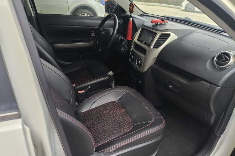 Used Great Wall M4 2014 1.5L Manual Elite Model Interior 7