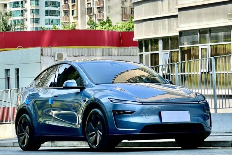 Used Tesla Model Y 2025 Rear-Wheel-Drive Version