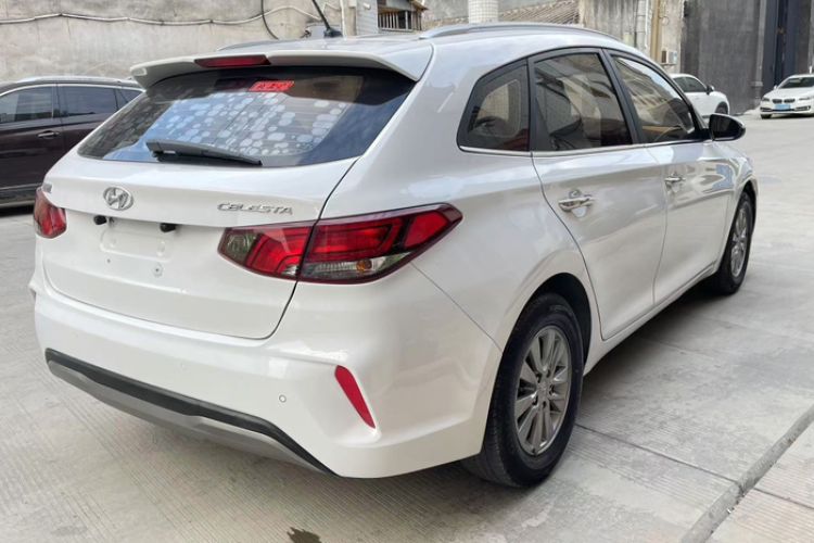 Used Hyundai Celesta Traveler 2018 1.6L Automatic Yixin Model China V Standard