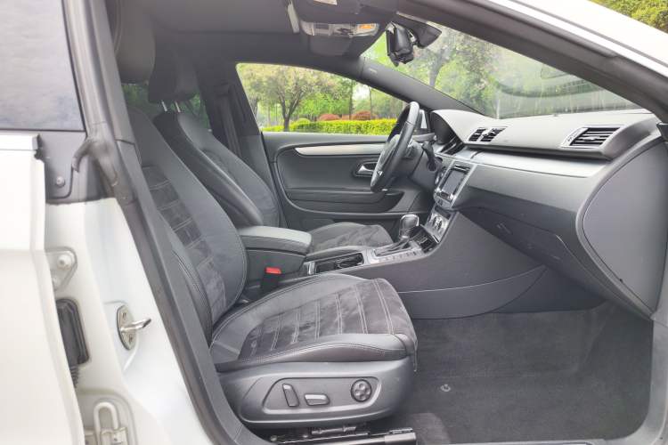 Used Volkswagen FAW-Volkswagen CC 2016 1.8TSI Luxury Model Interior 5