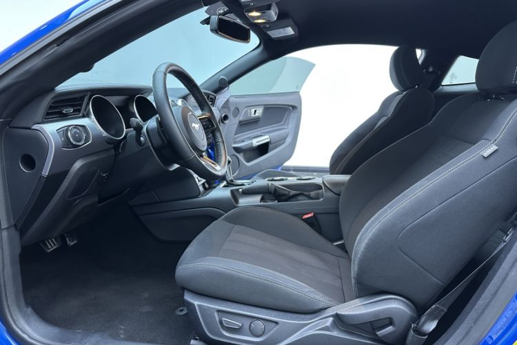 Used Ford Mustang 2019 2.3T Automatic Hardtop Base Version U.S. Specification Interior 3