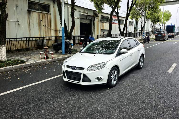 Used Ford Focus 2012 Sedan 1.6L Automatic Fashion Edition