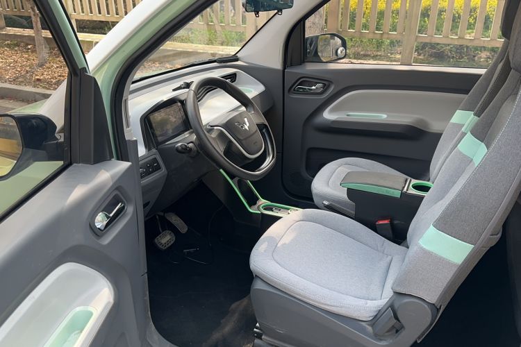 Used Wuling Hongguang MINIEV 2021 Macaron Fashion Model Lithium Iron Phosphate Driver Seat
