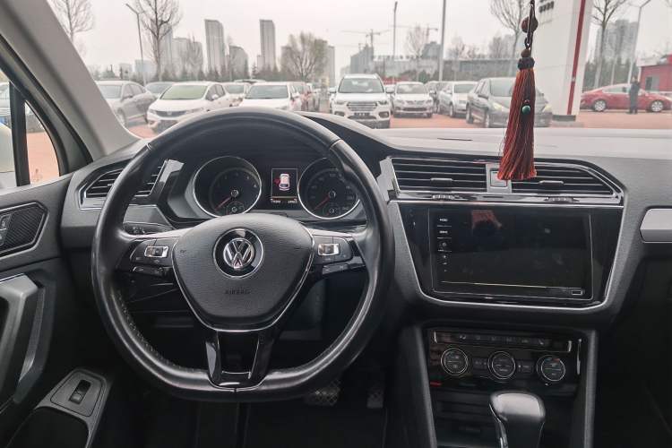 Used Volkswagen Tiguan L 2019 Revised 330TSI Automatic Two-Wheel Drive Smart & Luxury Edition China VI Standard