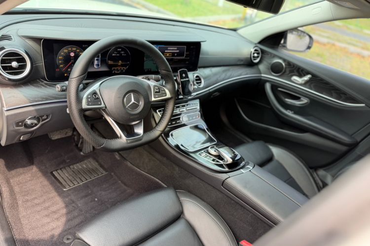 Used Mercedes-Benz E-Class 2016 E 200 L Sport Edition Interior 8