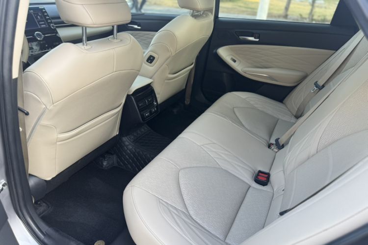 Used Toyota Avalon 2019 Dual-Engine 2.5L XLE Prestige Version China VI Standard