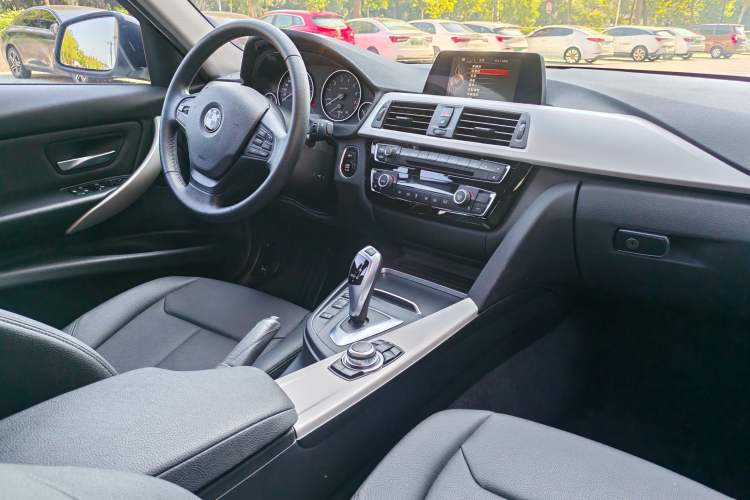 Used BMW 3 Series 2016 320i Fashion Model