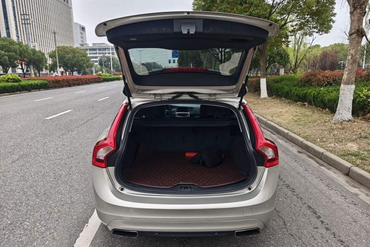 Used Volvo V60 2016 T5 Zhiyi Edition