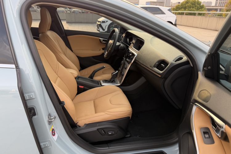 Used Volvo V40 2018 T3 Zhiya Edition