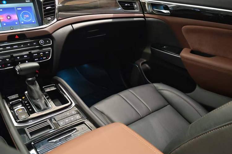 Used GAC Trumpchi GS8 2017 320T Two-Wheel Drive Luxury Smart Connectivity Version (7 Seats)
