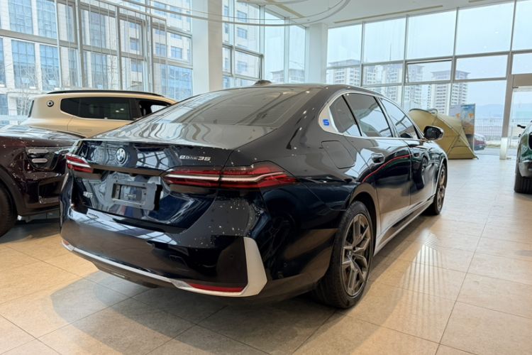 Used BMW i5 2024 eDrive 35L Luxury Package
