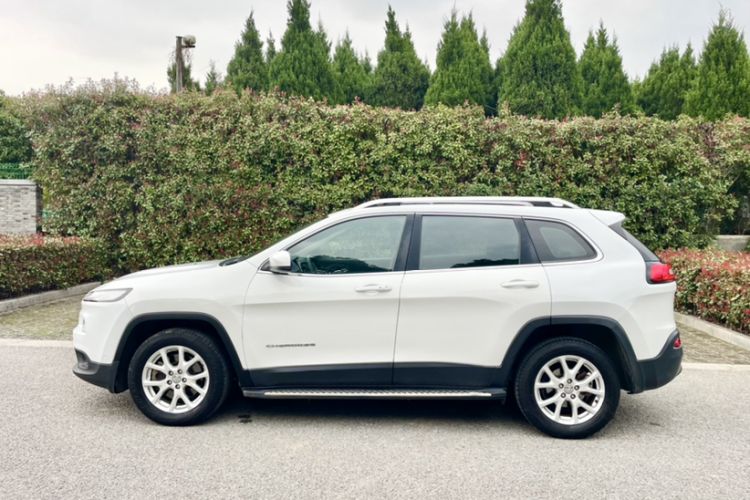 Used Jeep Cherokee 2016 2.0L Superior Edition