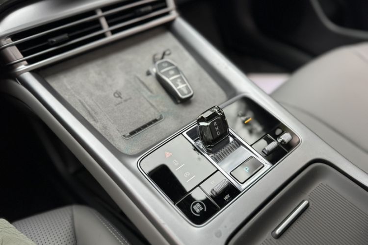 Used BYD Seal 2024 HONOR Edition DM-i 1.5L 121km Luxury Model Gear Lever