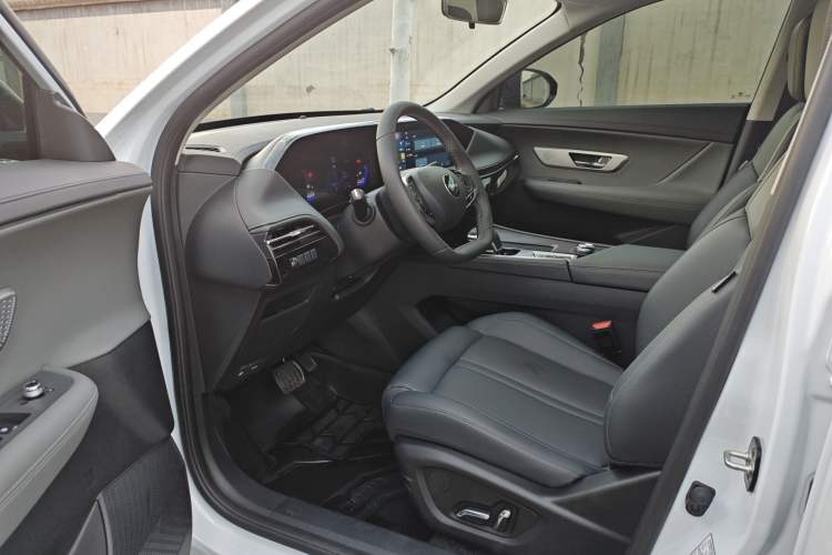 Used Dongfeng Aeolus Huge 2025 Mach Power 1.5T Luxury Version