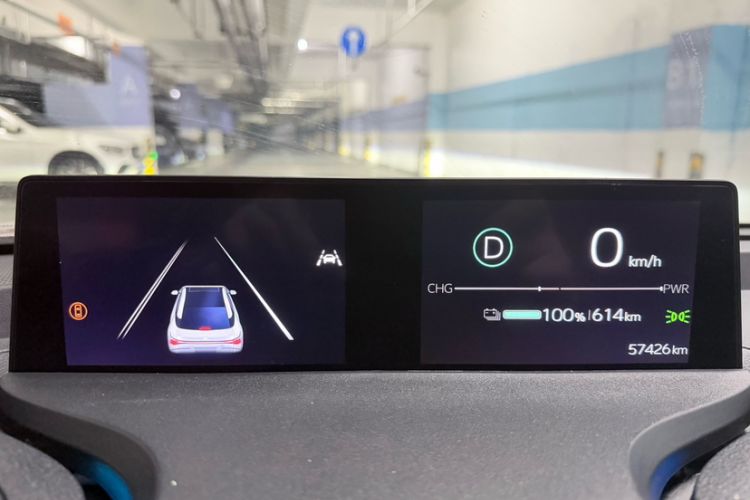 Used Toyota bZ3 2023 616 km Long-Range Premium Odometer Close Up