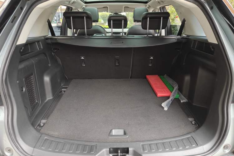 Used Land Rover Discovery Sport 2017 2.0T SE Interior 12