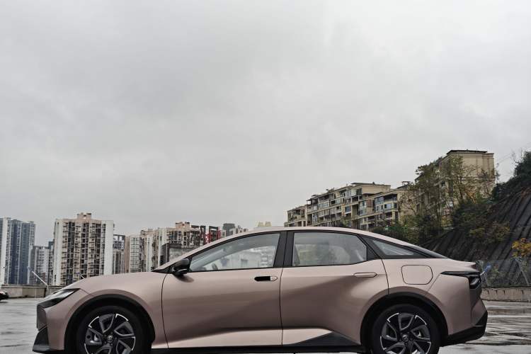 Used Toyota bZ3 2023 616 km Long-Range Premium
