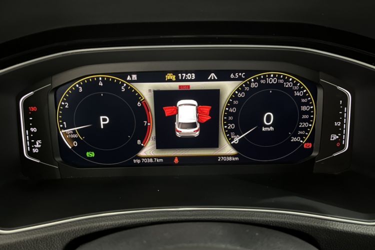 Used Volkswagen T-ROC 2022 280TSI DSG Two-Wheel Drive Comfort PLUS Odometer Close Up