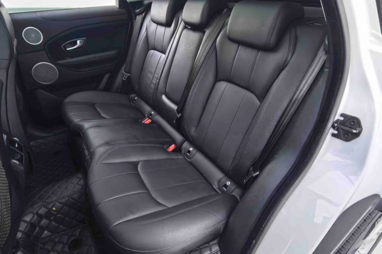 Used Land Rover Range Evoque 2018 240 PS SE Smart Brilliance Edition Interior 3