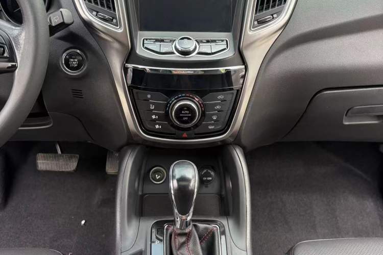 Used CHANGAN CS75 2016 1.8T Automatic Elite Model China V Standard Interior 6