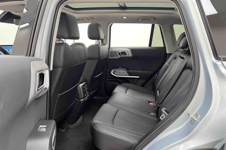 Used Formula Leopard Titanium 3 2025 501KM All-Wheel Drive Intelligent Driving Ultra Version Interior 9