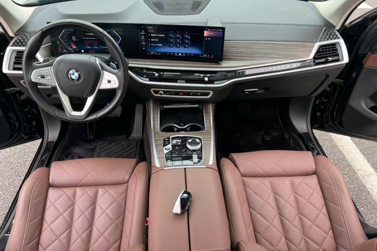 Used BMW X7 2023 xDrive40i Luxury Package with Leading Features
