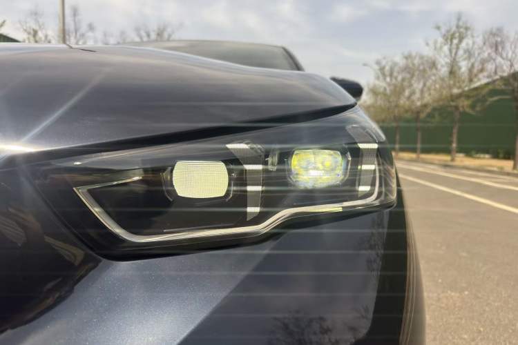 Used BMW 5 Series 2025 530Li Leading Model M Sport Package Left Front Headlight