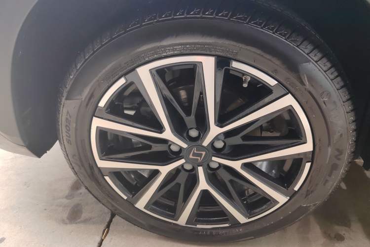 Used SOL X8 PLUS 2023 1.5 TGDI DCT Luxury Edition 7-Seater