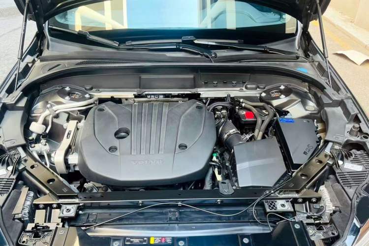 Used Volvo XC60 2022 B5 4x4 Smart Luxury Edition Interior 7