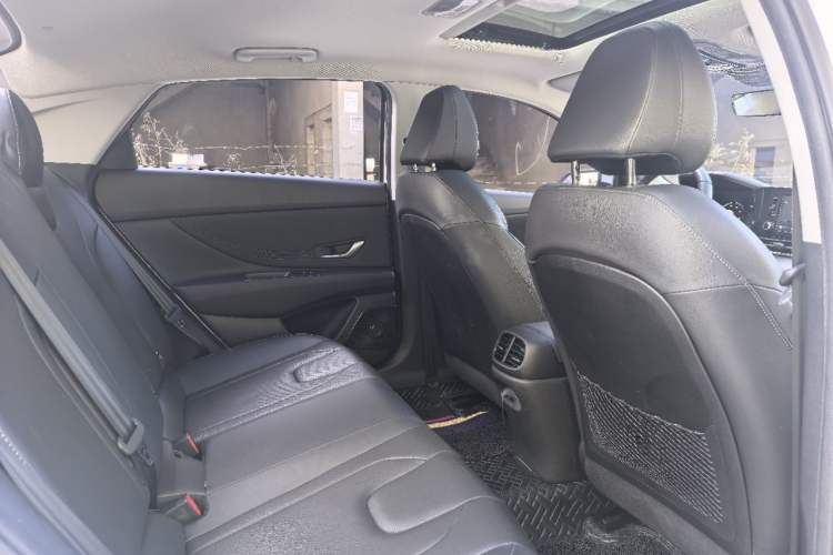 Used Hyundai Elantra 2022 1.5L CVT GLX Elite Edition Interior 2