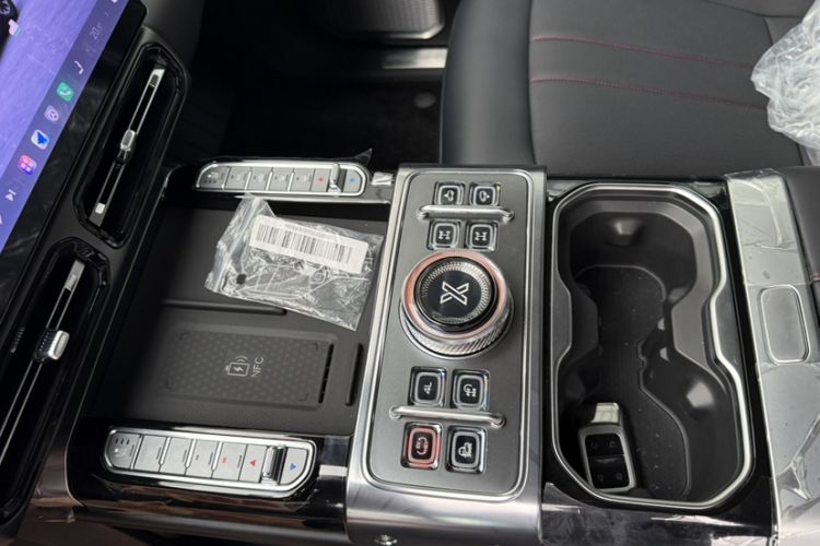 Used Jetour Zongheng G700 Trailblazer 2025 Model Xiangjing Edition 6-seater Interior 1