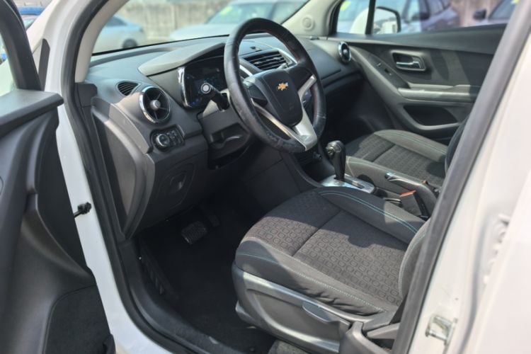 Used Chevrolet Trax 2016 1.4T Automatic Two-Wheel Drive Comfort Version with Sunroof Interior 2