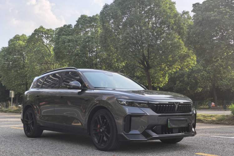 Used VOYAH FREE 2025 318 259 km All-Wheel-Drive Exploration Edition
