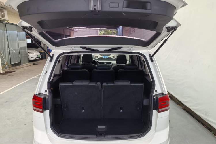 Used Volkswagen Touran 2018 Volkswagen Touran L 280TSI DSG Comfort Edition 7 Seats China VI Standard