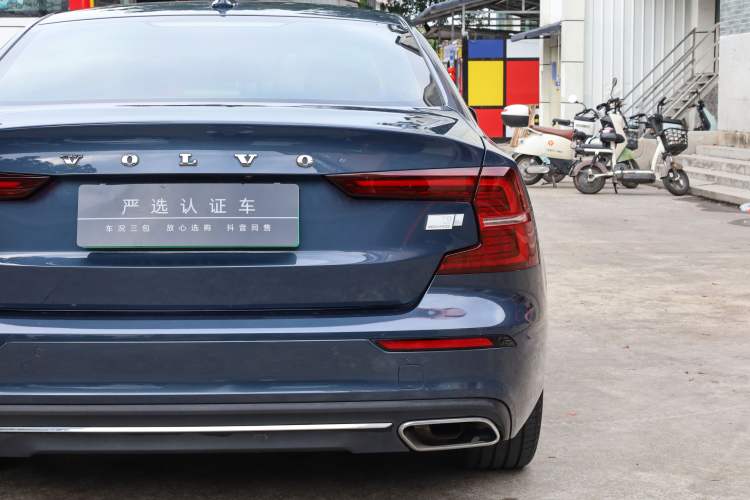 Used Volvo S60 New Energy 2022 T8 eDrive Hybrid All-Wheel Drive Smart Luxury Edition Exterior 8