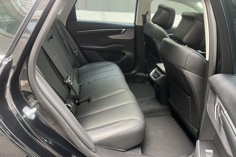 Used Buick LaCrosse 2023 Restyled 25T Cross-Country Edition Interior 6