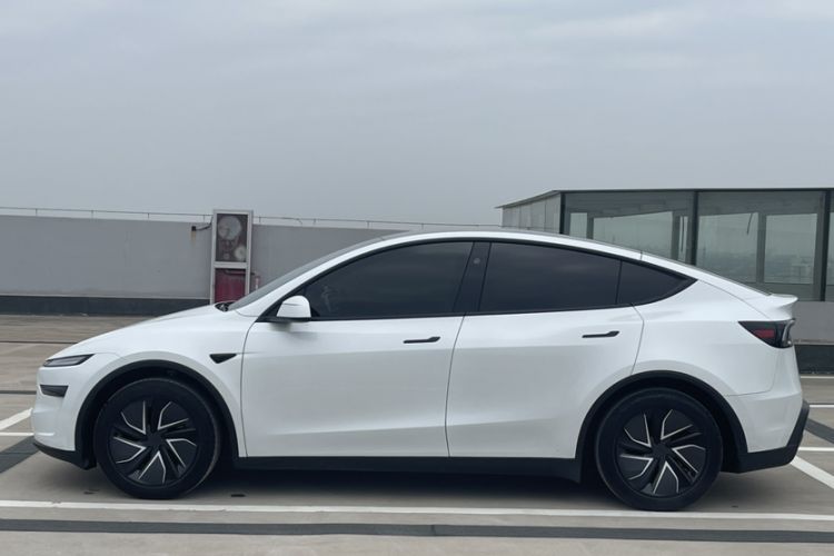 Used Tesla Model Y 2025 Rear-Wheel Drive First Edition