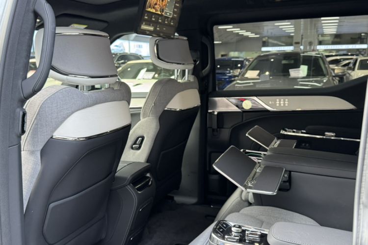 Used Volvo EM90 2025 Ultra Six-Seater
