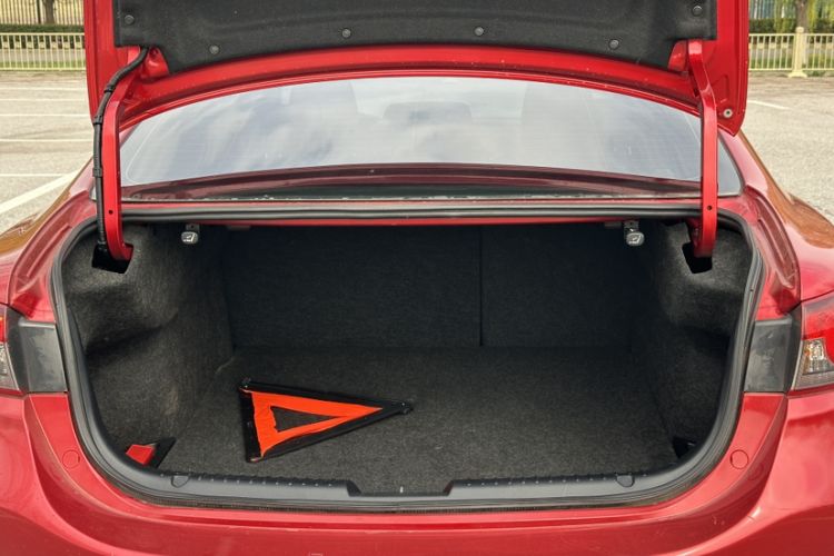 Used Mazda Atenza 2014 2.0L Blue Sky Luxury Edition
