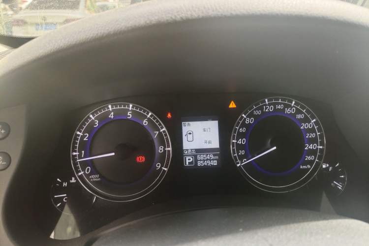 Used Infiniti QX50 2015 2.5L Enjoyment Edition Odometer Close Up