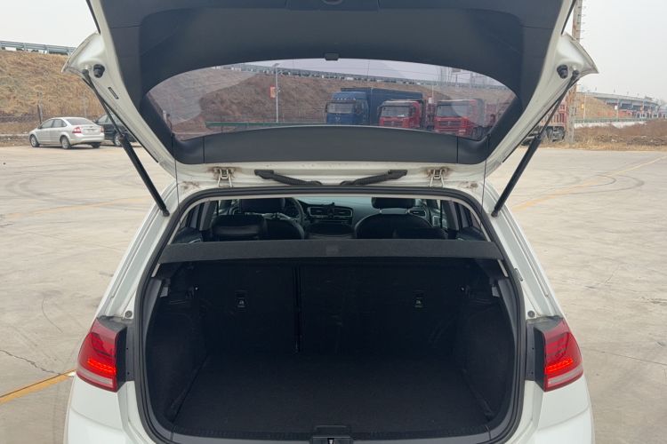 Used Volkswagen Golf 2018 1.6L Automatic Fashion Model