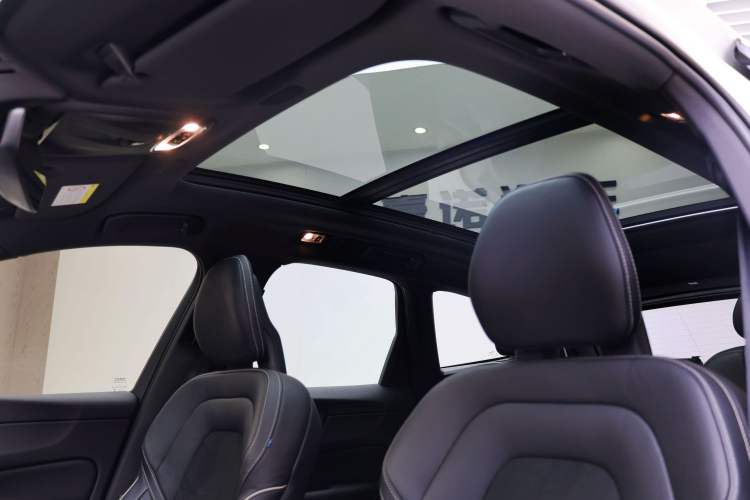 Used Volvo XC60 2018 T5 4x4 Smart & Sporty Edition Interior 7