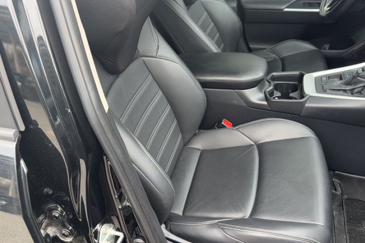 Used Toyota Wildlander 2020 Dual-Engine 2.5L E-CVT Two-Wheel Drive Luxury Edition Interior 6