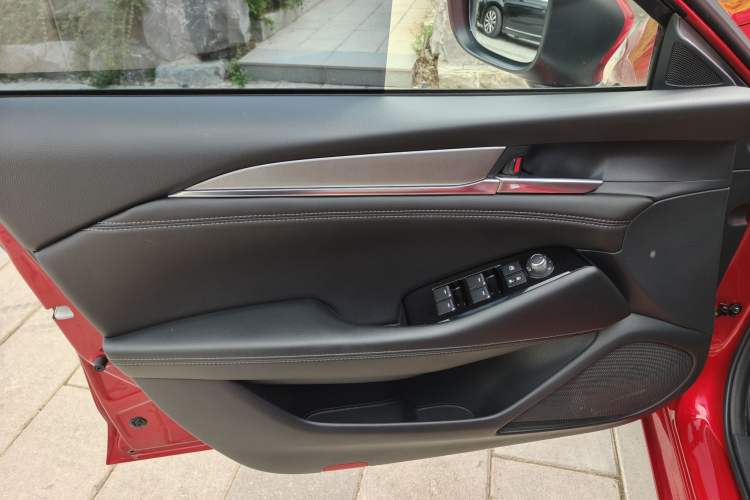 Used Mazda Atenza 2020 2.0L Blue Sky Luxury Edition Interior 4