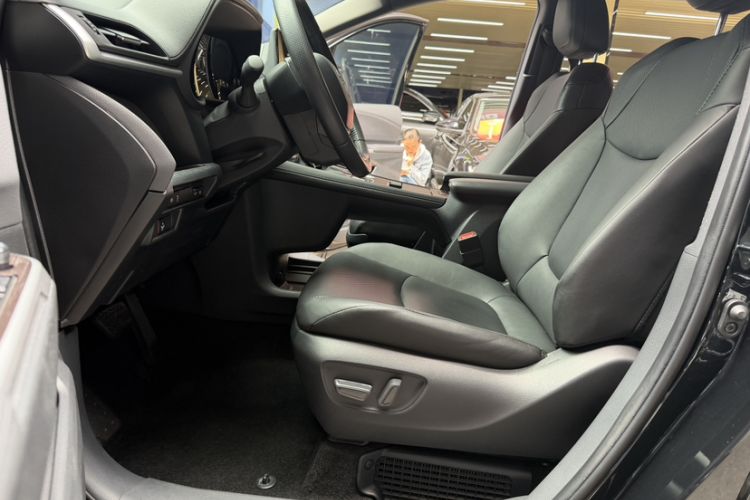 Used Toyota Sienna 2024 2.5L Hybrid Luxury Edition