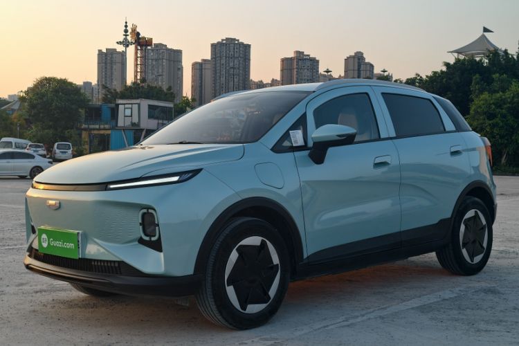 Used Geometry E Firefly 2024 301km Starlight Front Left 45 Deg