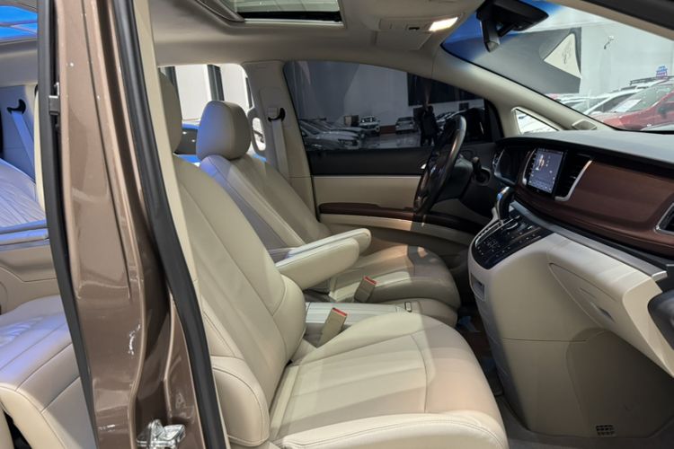 Used Buick GL8 2018 28T Luxury Model China VI Standard Interior 6