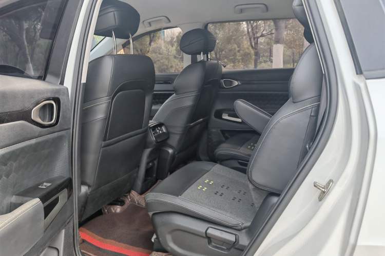 Used Baojun RM-5 2019 1.5T Manual Elite Version with 24-Hour Online Service 6 Seats Interior 3